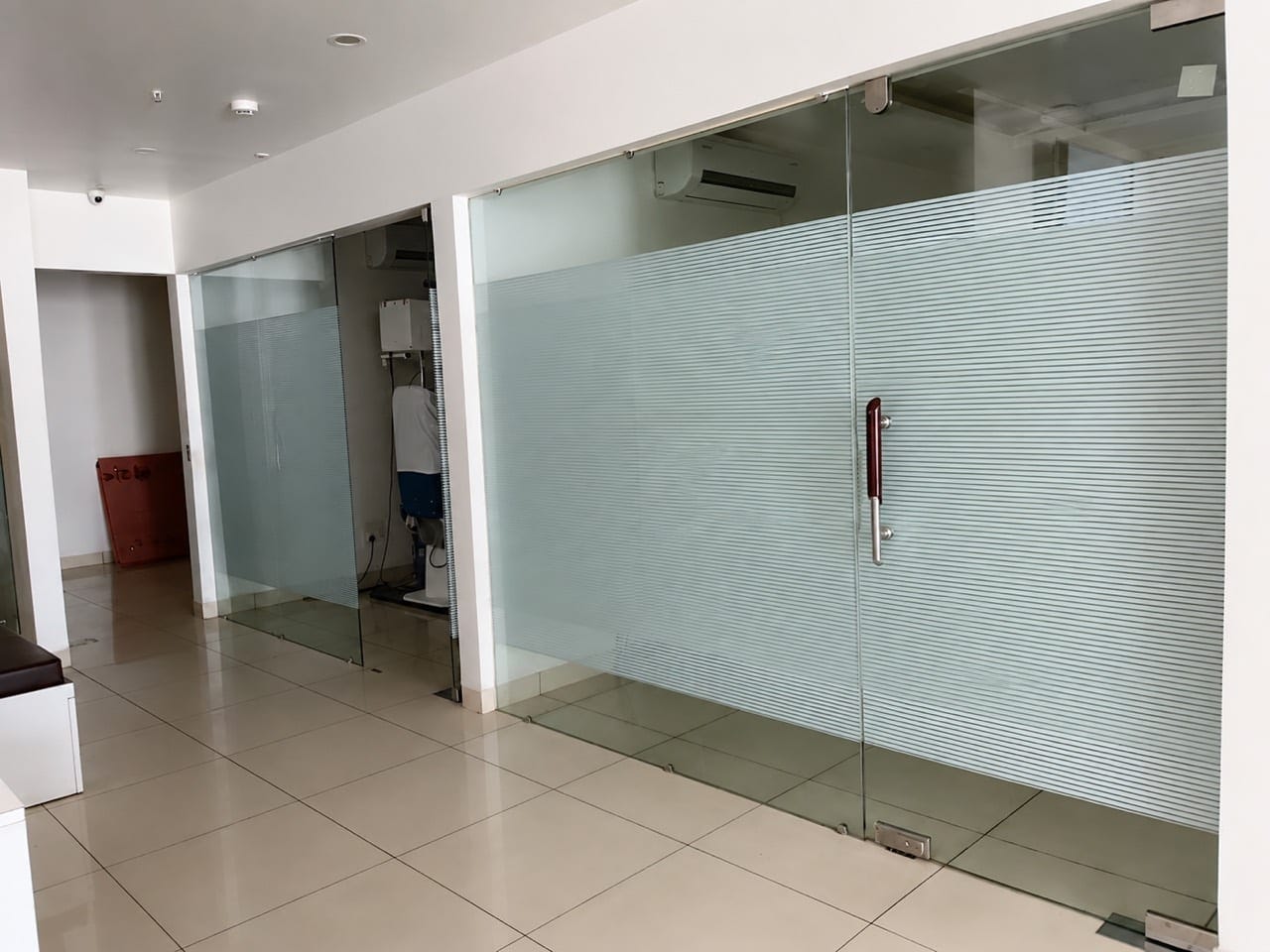 Clinical consultation spaces at I·PLAST