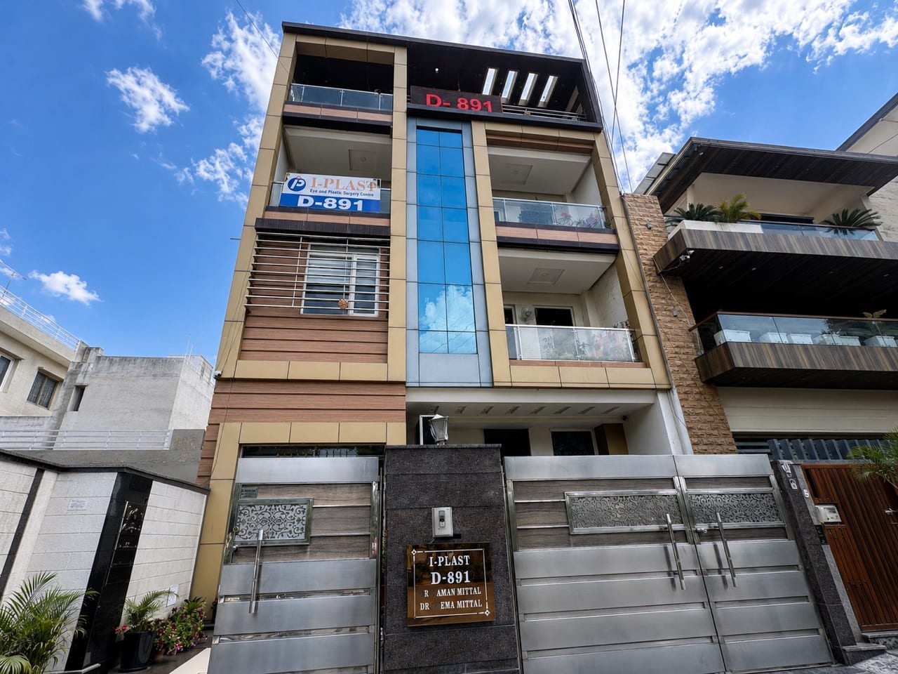 Exterior of I·PLAST Eye & Plastic Surgery Centre at D-891, Ranjit Avenue, Amritsar